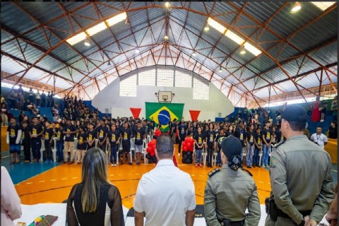 FORMATURA DO PROERD REÚNE 450 ALUNOS NO GINÁSIO DE ESPORTES DA PRAÇA DA BÍBLIA